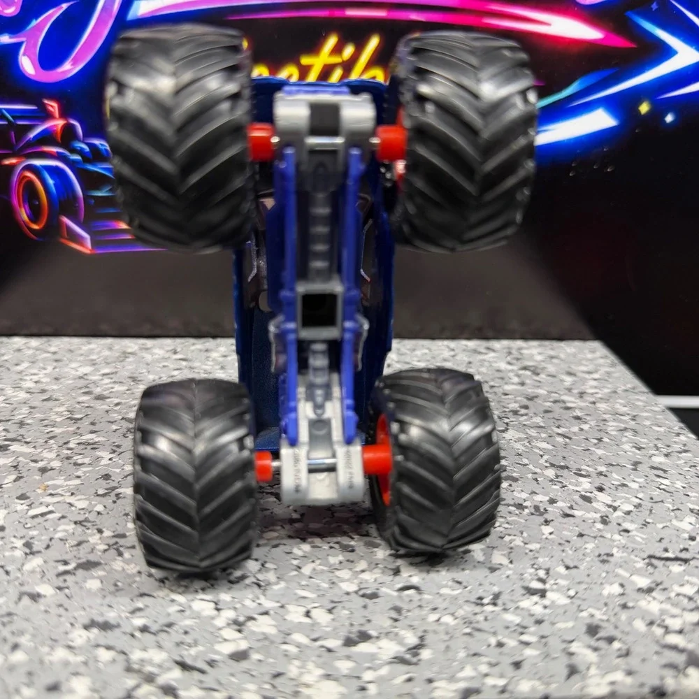 Monster Jam Superman Monster Truck 1:64 Die-Cast DC Comics Blue Red BKT Tires